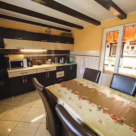 Guest house Vila Adr *